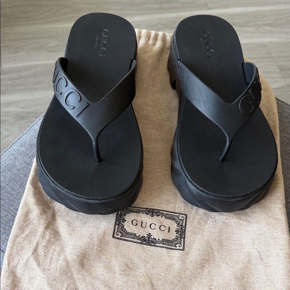 Gucci Black Elevated Rubber Thong Sandals